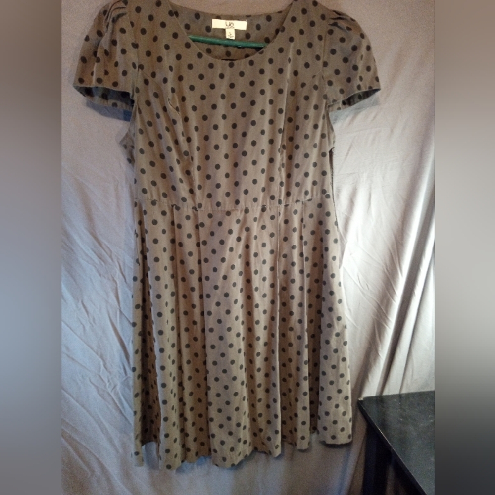 Ya Los Angeles Grey And Black A-line Polka Dot Midi Dress With Cap Sleeves